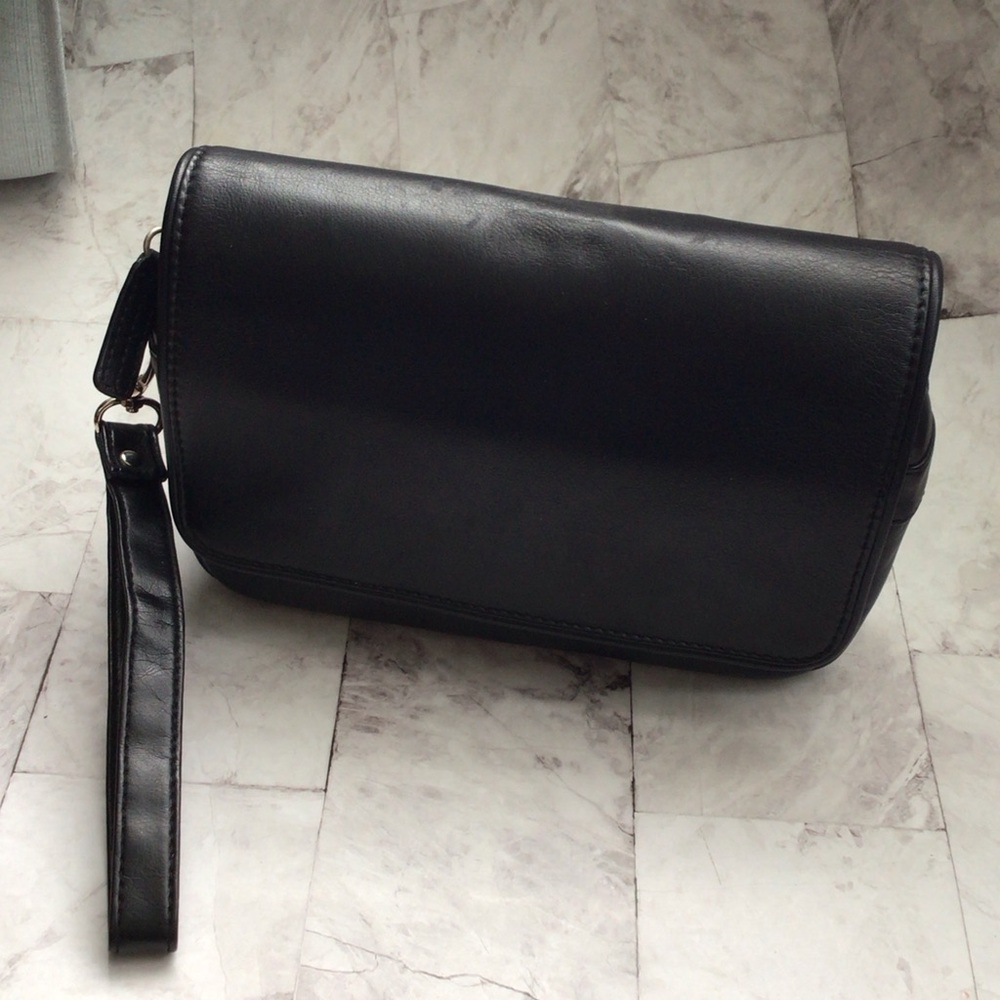 Basido Black Leather Wristlet Clutch